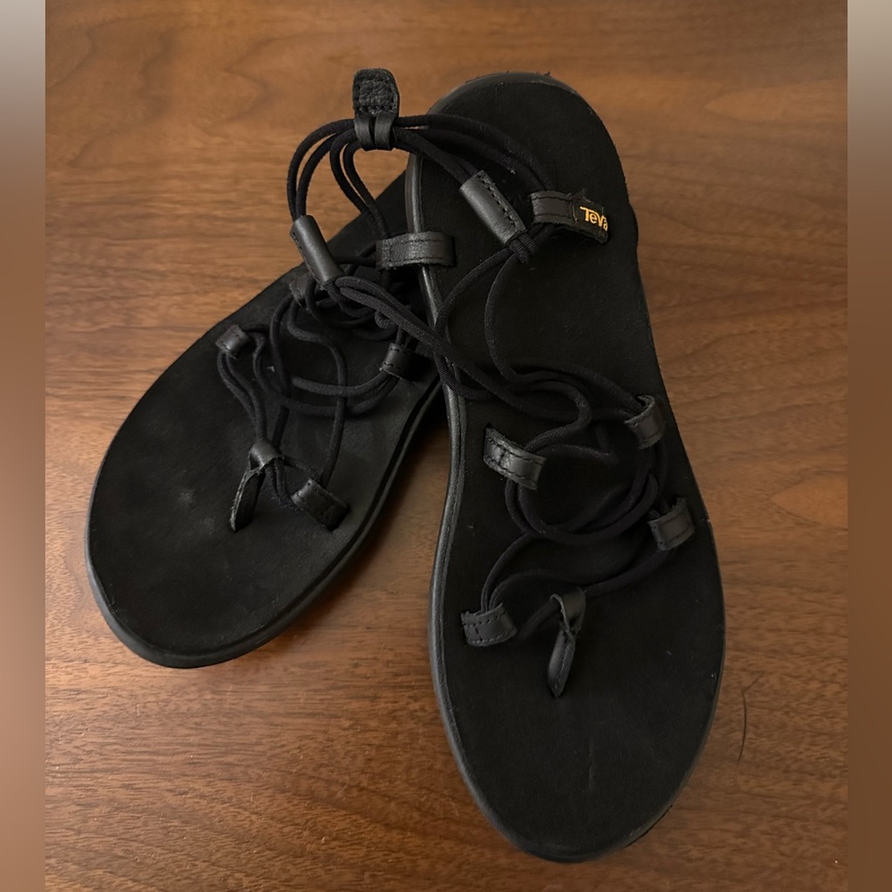 Teva Voya Infinity - Black Strappy Sandals size 8